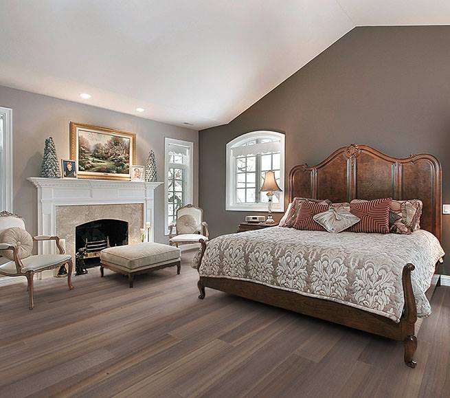 Fürstliches Schlafzimmer mit Landhausdielen von Woodline Parquetry